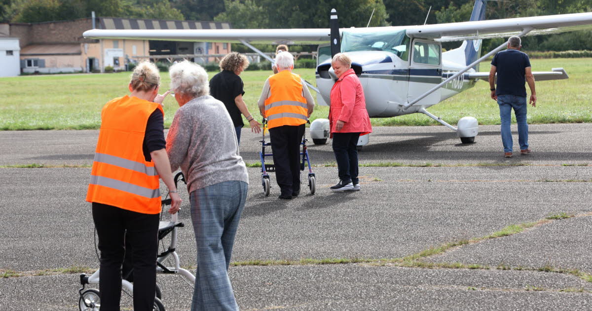 Strasbourg. Âgés de 80 à 102 ans, les résidents d’un Ehpad ont survolé l’Alsace pour leur baptême de l’air