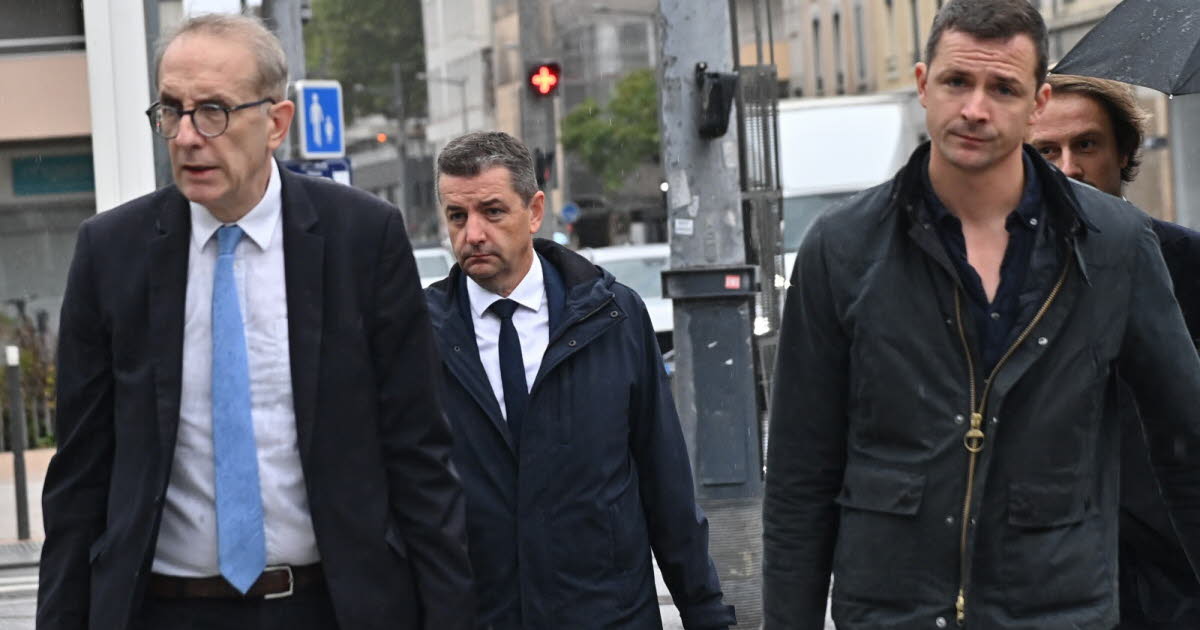 ce que raconte l’arrivée des protagonistes au procès Perdriau