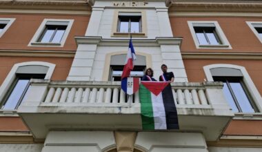 Loire. Le drapeau palestinien flotte sur le fronton de la mairie de La Ricamarie