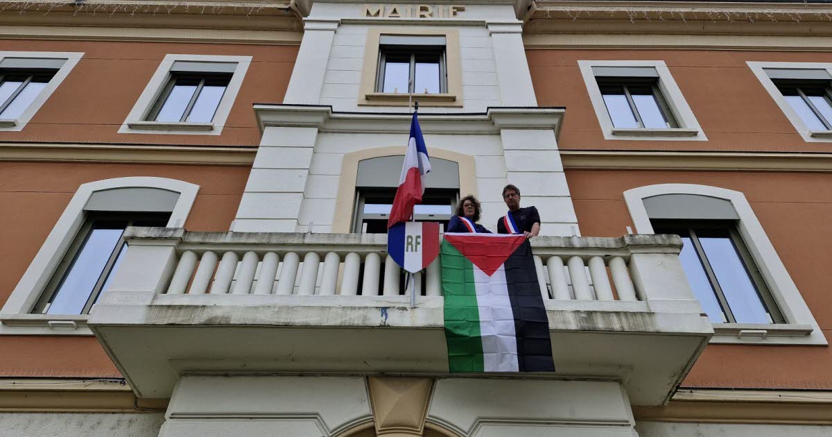 Loire. Le drapeau palestinien flotte sur le fronton de la mairie de La Ricamarie