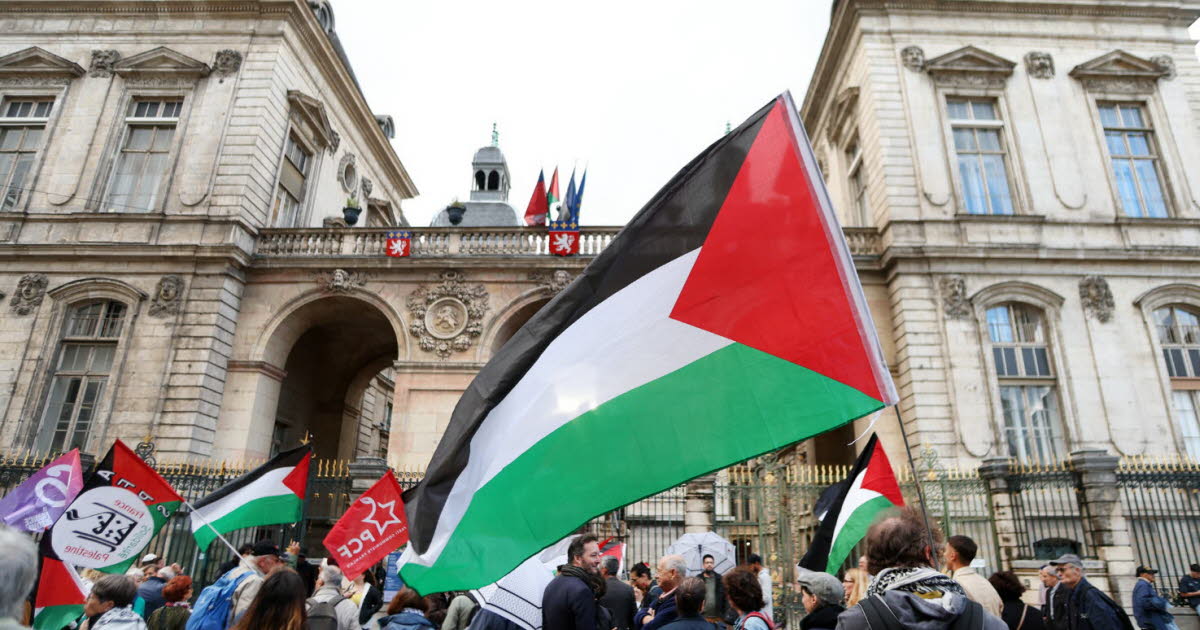 Métropole de Lyon. Grégory Doucet défie l’État et hisse le drapeau palestinien