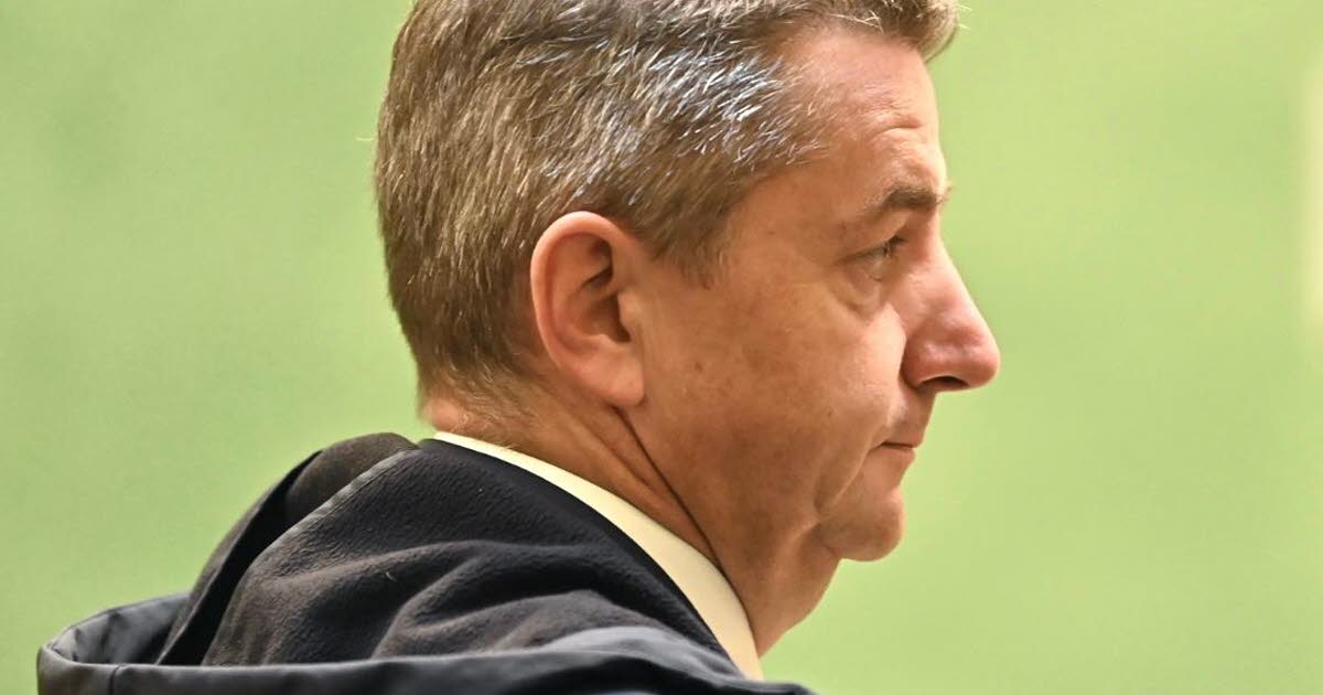 le maire recadré par la présidente du tribunal, avant d'être soumis aux questions de la procureure et des avocats