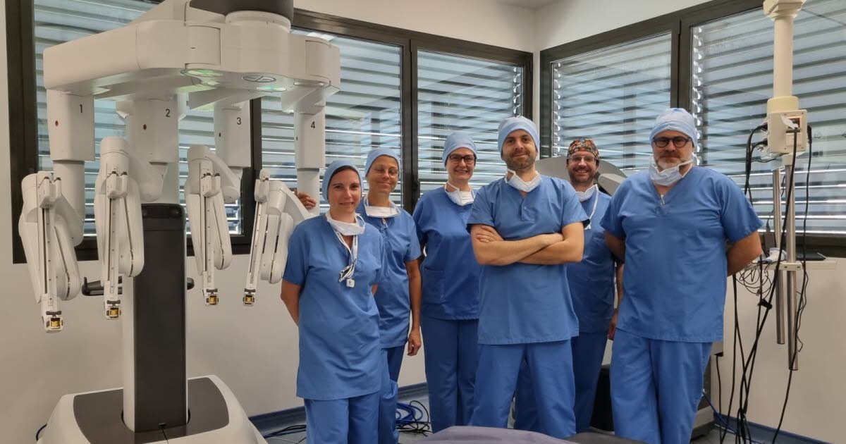 un patient opéré pour la première fois par robot aux Hospices