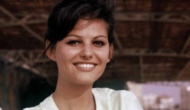 les chaînes bouleversent leurs programmes en hommage à l'actrice