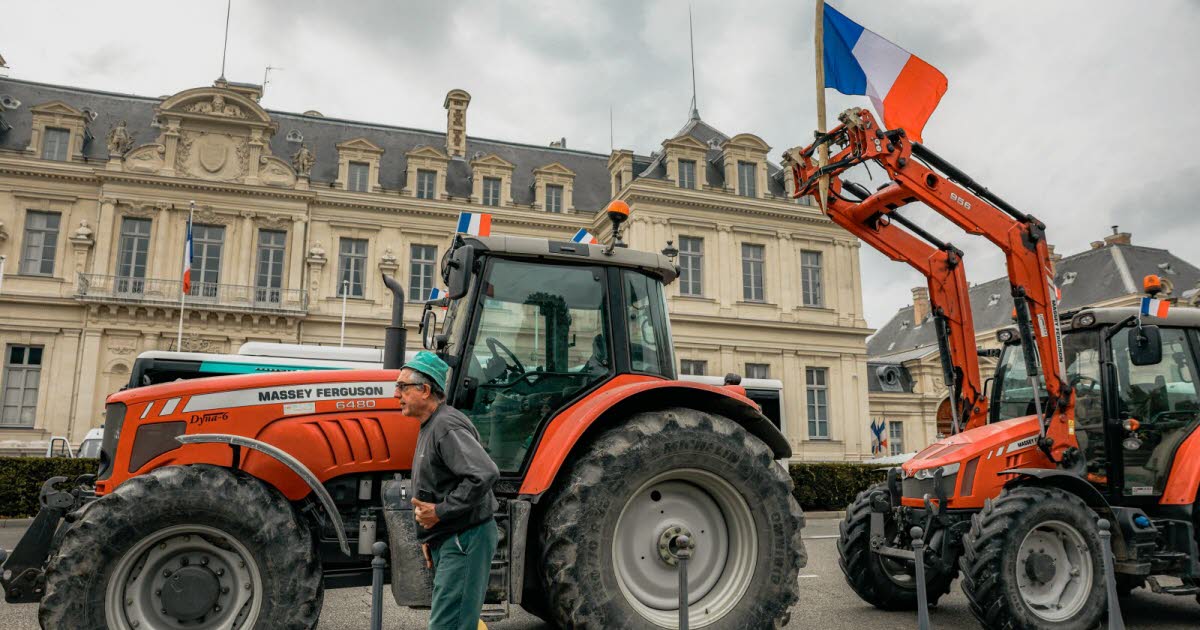 Isère. Des agriculteurs se font entendre à coups de canon effaroucheur devant la préfecture à Grenoble