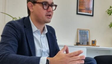 l’ancien directeur et le maire règlent leurs comptes