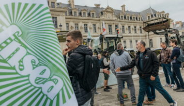 les agriculteurs se mobilisent et veulent se faire entendre devant la préfecture