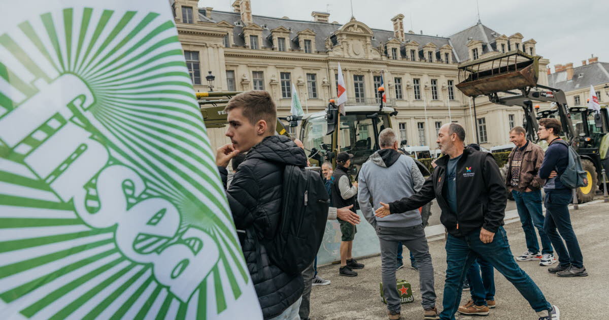 les agriculteurs se mobilisent et veulent se faire entendre devant la préfecture