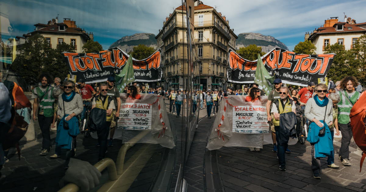 En images. Entre 900 et 1000 personnes à la marche pour le climat à Grenoble