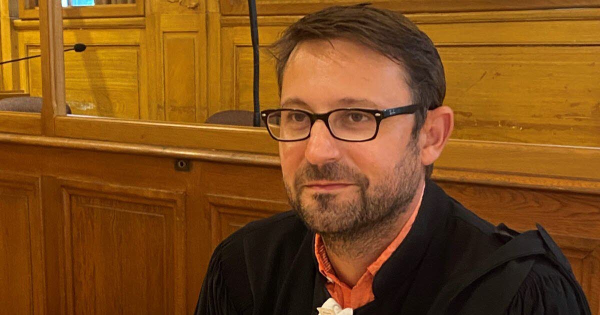 18 mois ferme et mandat de dépôt