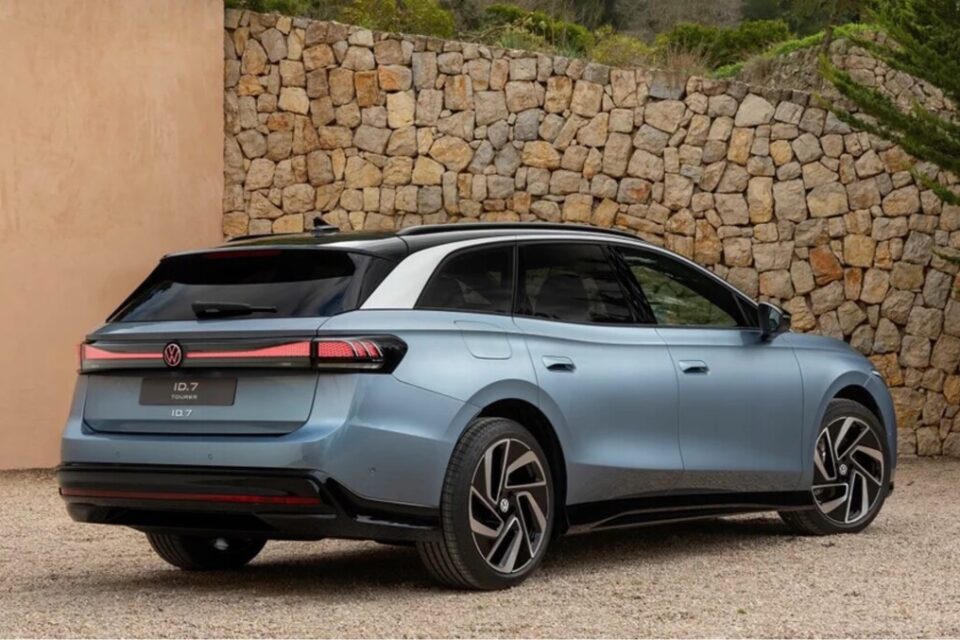 Avec un poids de presque 2,2 tonnes, il faut 6,7 s au break pour se propulser de 0 à 100 km/h