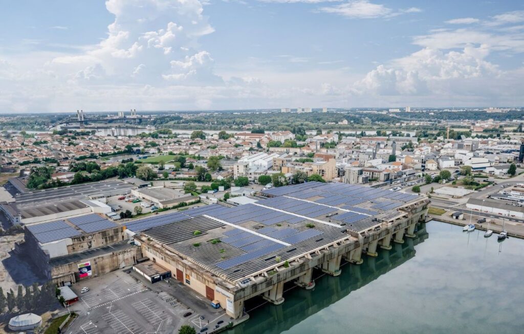 le projet de panneaux solaires de la base sous-marine arrêté