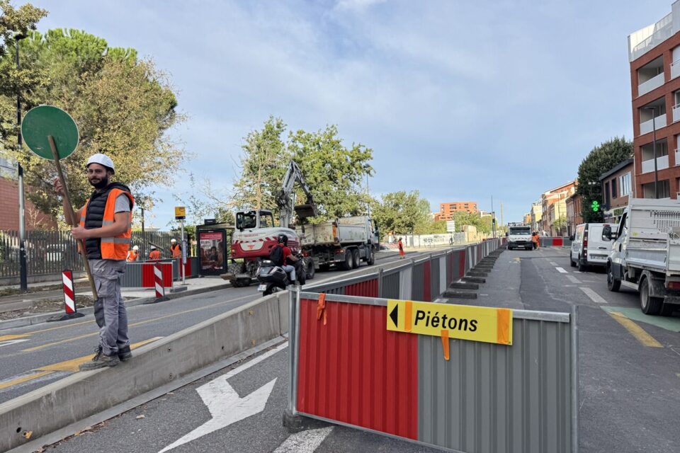 Une piste qui s'arrête en raison de travaux toujours en cours. 