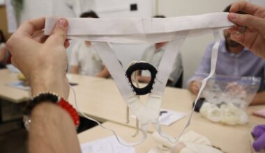 Slips chauffants, anneaux contraceptifs... à Marseille, l'association 13ticules informe sur la contraception masculine