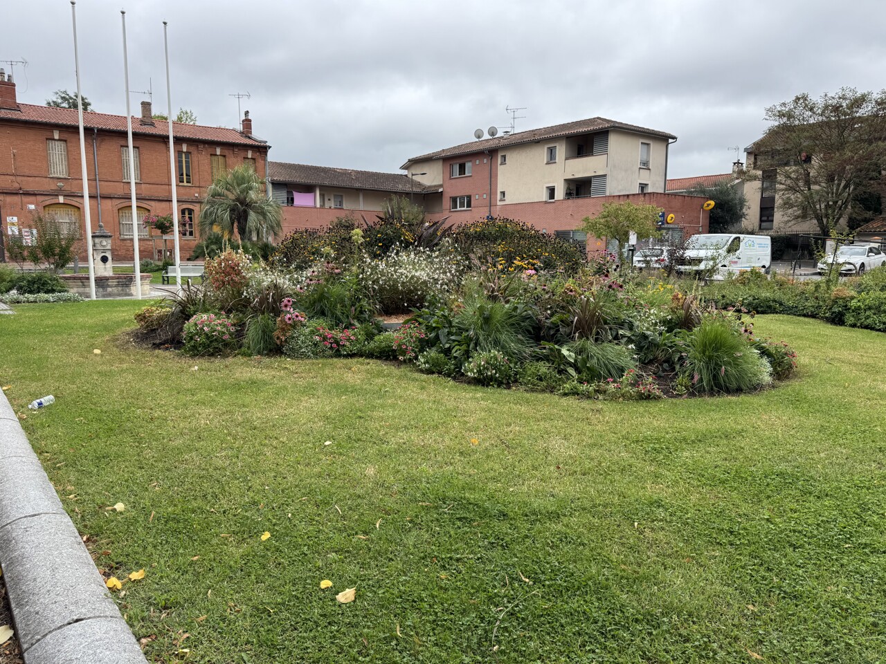 La rénovation d'une place dans ce quartier de Toulouse fait grincer des dents : la mairie s'explique