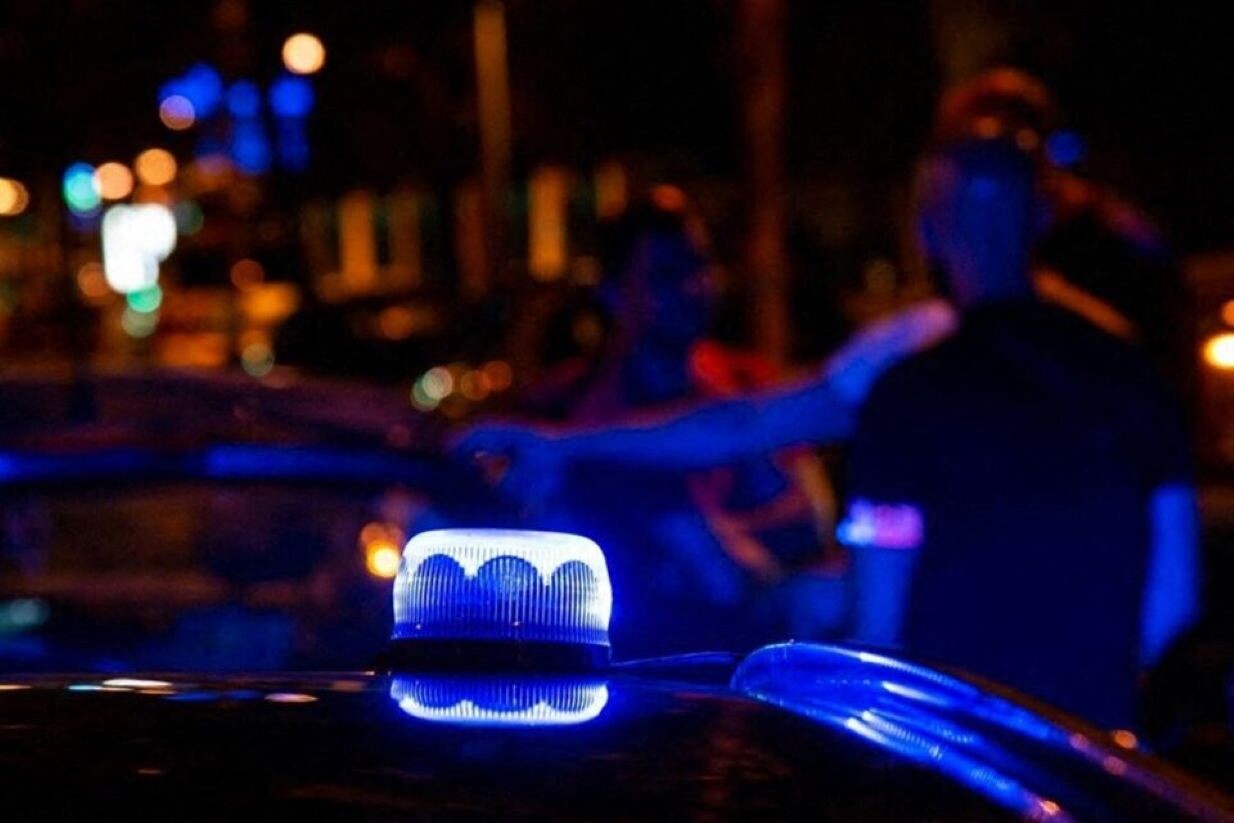 des policiers ont été menacés, plusieurs impacts de tirs retrouvés