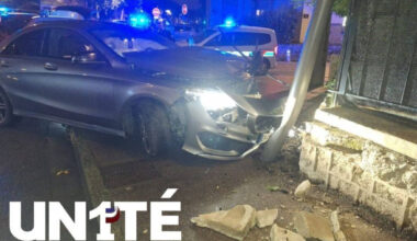 il tente de renverser un policier et encastre sa Mercedes dans un muret