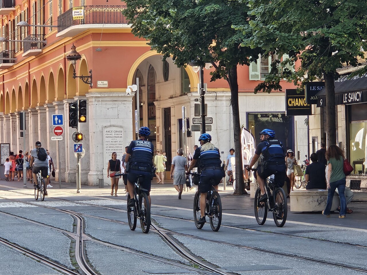 Nice. Un homme entre la vie et la mort après un coup de couteau près de la gare