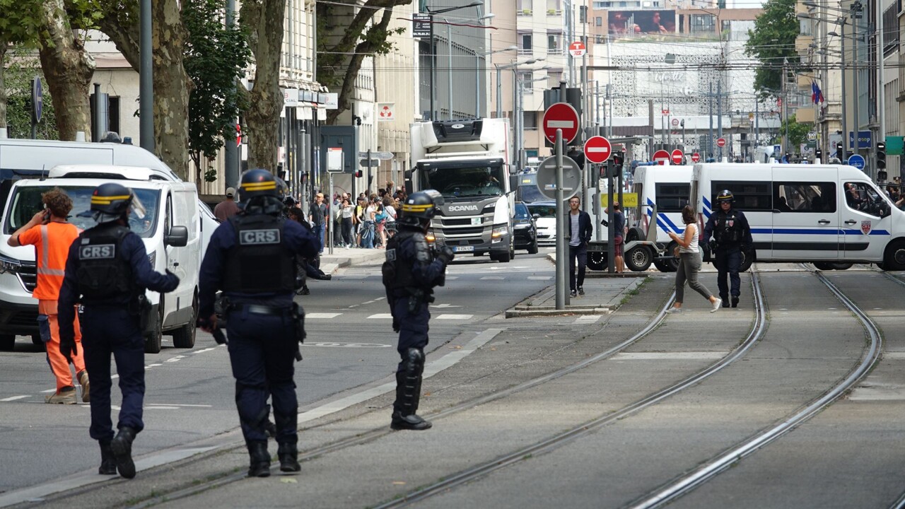 Lyon. Un policier jugé pour avoir "cassé la gueule d'un gamin de 14 ans" en marge des émeutes