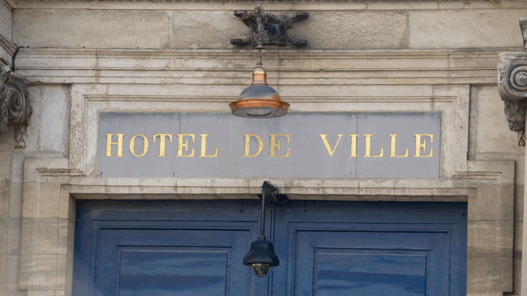 une nouvelle porte pour la mairie installée fin novembre