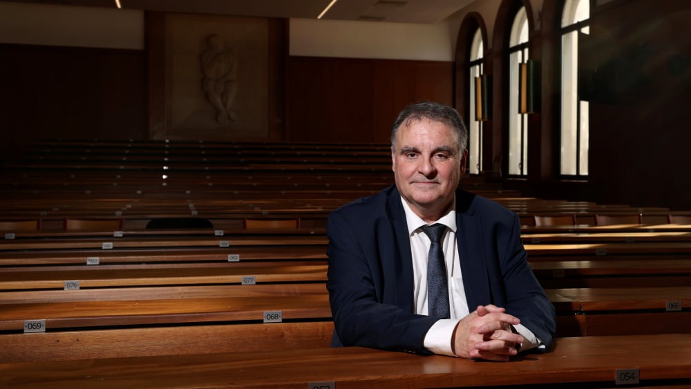 "Un État qui n'investit pas dans sa jeunesse va dans le mur", prévient Eric Berton