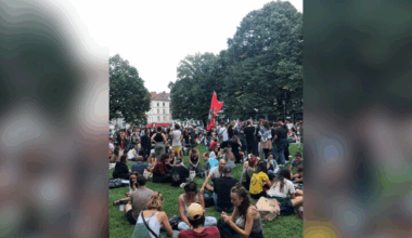 Grenoble. Près de 500 personnes réunies pour célébrer la chute du gouvernement Bayrou
