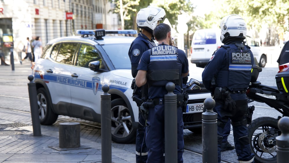 Un chauffard ivre percute un bébé dans une poussette à Marseille, un témoin le poursuit
