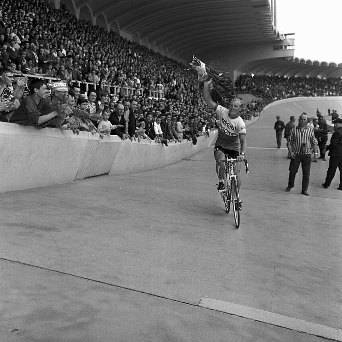 André Darrigade, vainqueur de l’étape bordelaise du Tour de France 1964. Avant de vibrer pour le football, le stade Lescure a été une place forte du cyclisme en France.