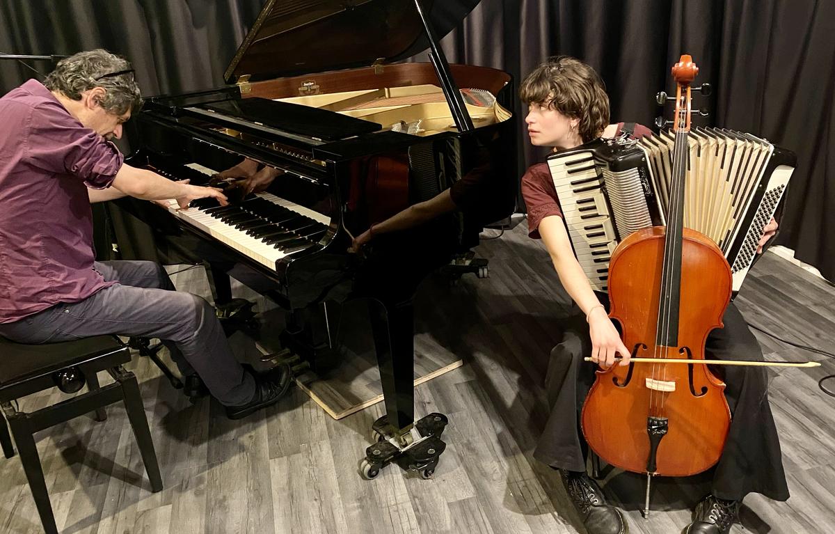 Le pianiste Pascal Pistone et la comédienne multi-instrumentiste Mathilde Chatin.