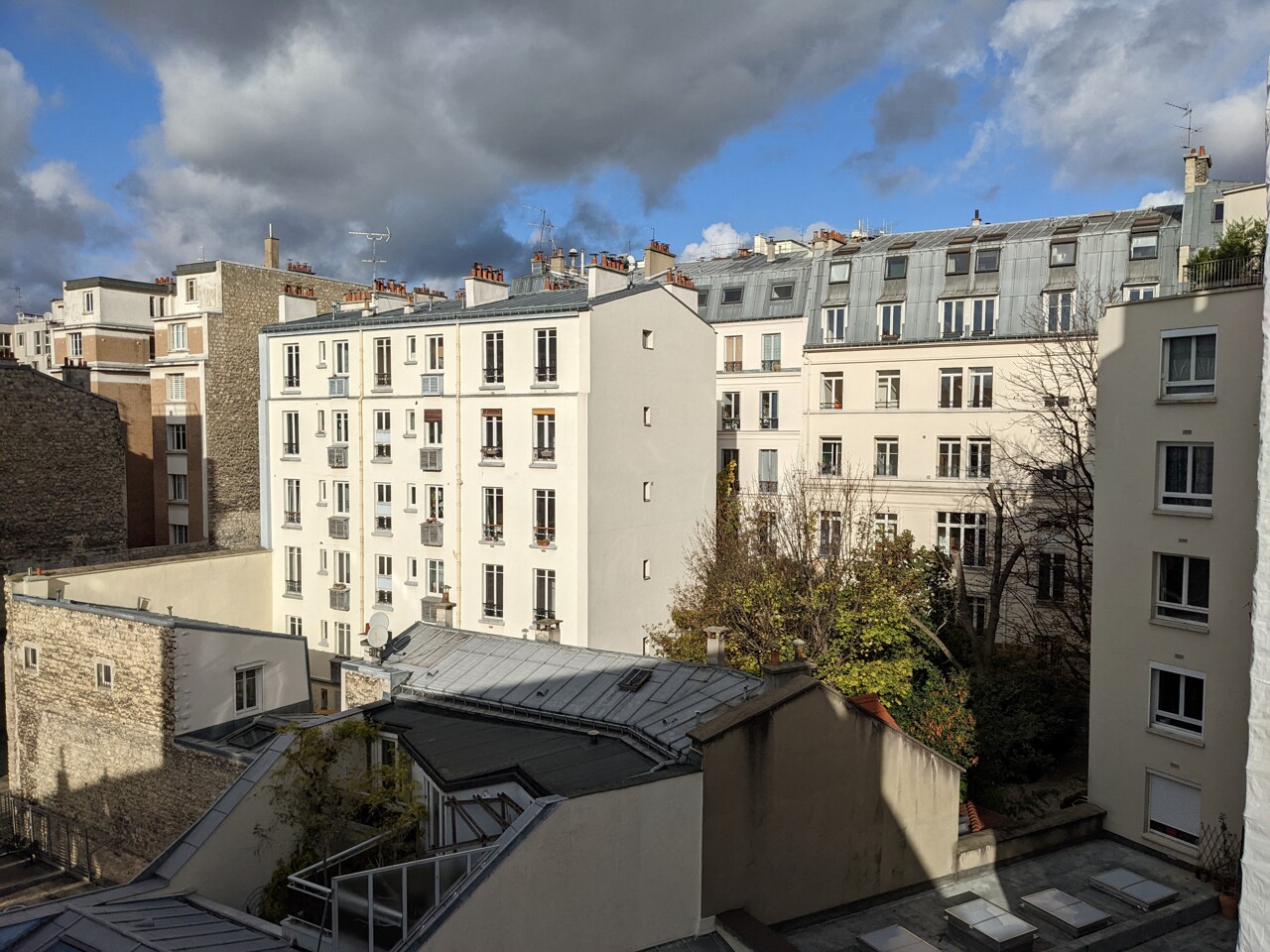 La Ville de Paris renfloue-t-elle ses caisses en "détruisant des logements" ?
