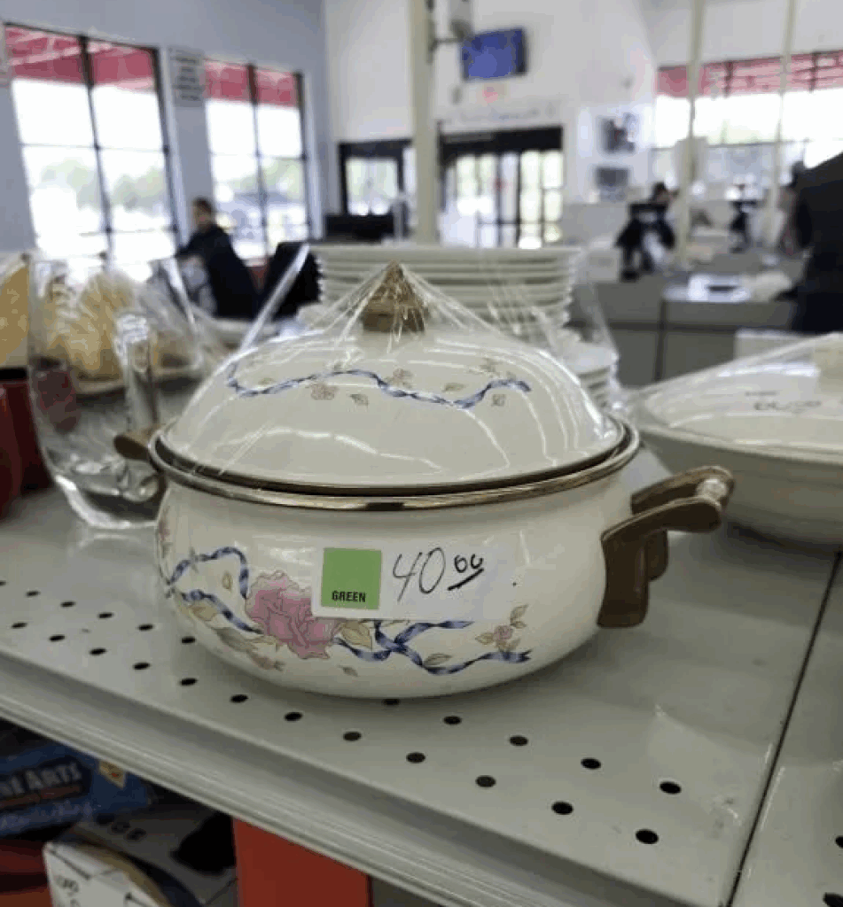 Une cocotte vintage repérée à 40€ en brocante : les internautes crient à l’arnaque, découvrez pourquoi