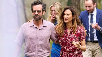 Romain Duris et Camille Cottin dans le film "Rembrandt" de Pierre Schoeller, sortie le 24 septembre 2025. (2024 TRESOR FILMS / FRANCE 3 CINEMA / ZINC / LES PRODUCTIONS DU TRESOR / ARTEMIS PRODUCTION)