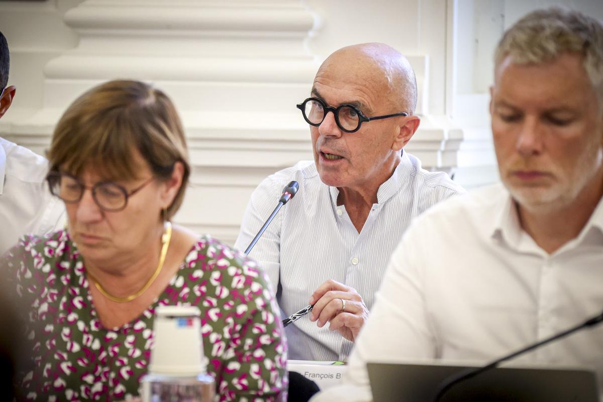 Jean-François Blanco, élu d’opposition, est le candidat EELV pour les prochaines municipales. Devant lui François Marteel adjointe à l’éducation.