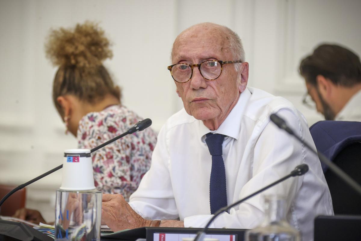 Jean-Louis Pérès, le premier adjoint a eu une délégation élargie pour suppléer le maire François Bayrou.