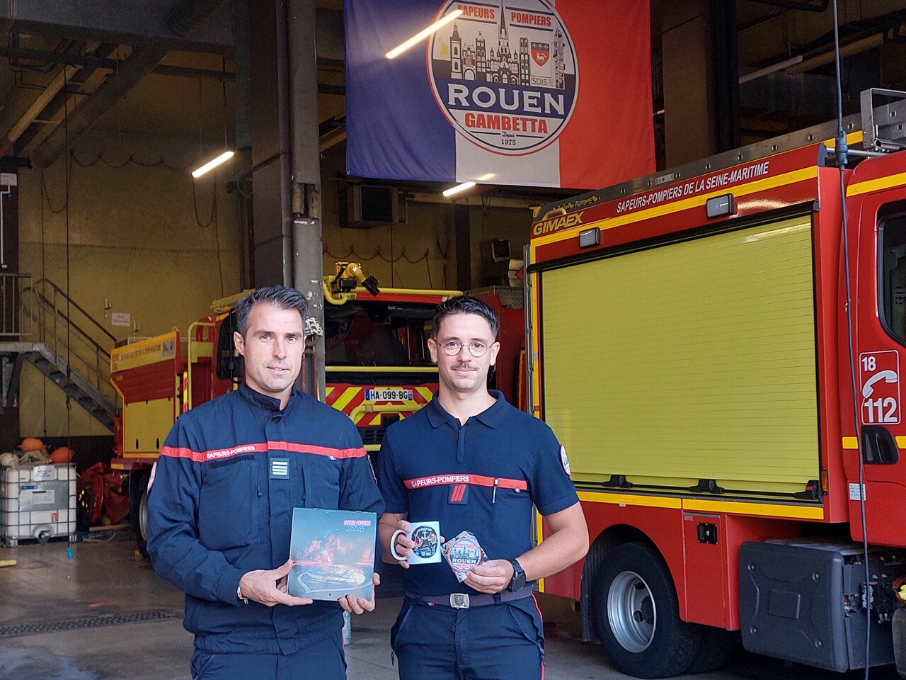 Mugs, t-shirts personnalisés, écussons... Les pompiers de Rouen proposent des goodies en ligne