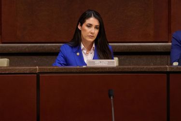 Anna Paulina Luna, directrice de la task force sur la déclassification des secrets fédéraux pendant l’audition sur les PAN.