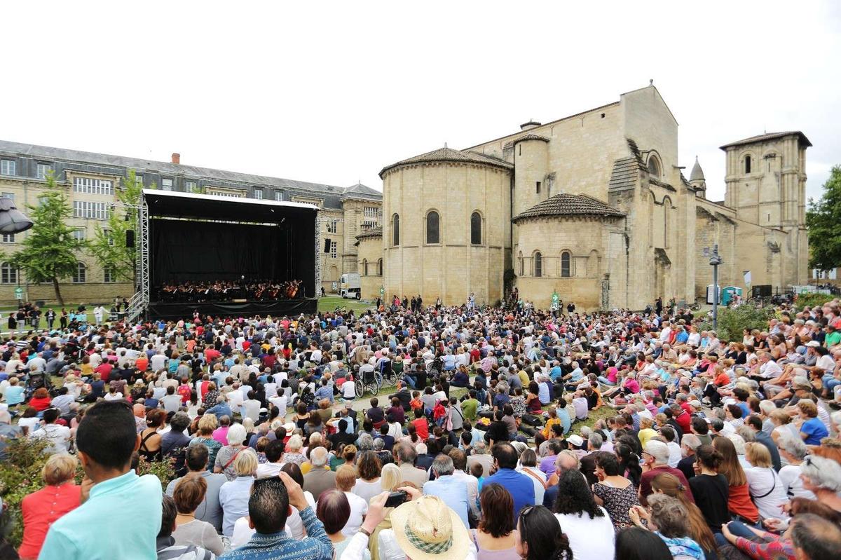 Le festival itinérant Bordeaux Open Air s’installe au Square Dom Bedos.