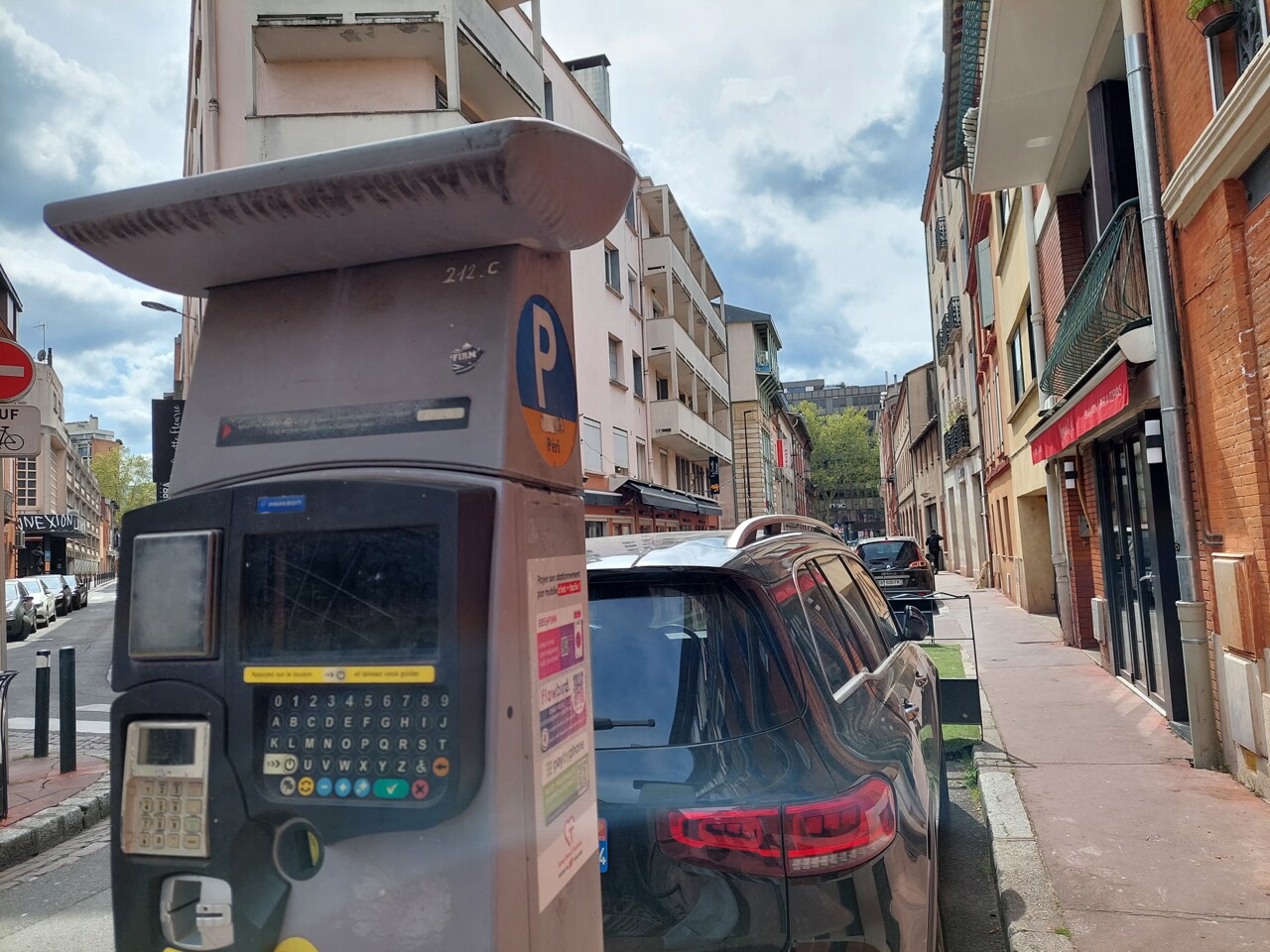 les rues où la circulation et le stationnement sont interdits