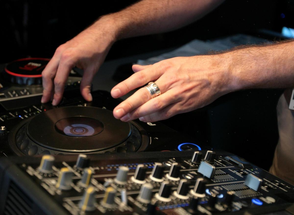 Après une fête à Bordeaux, deux DJ se font voler pour 10 000 euros de matériel