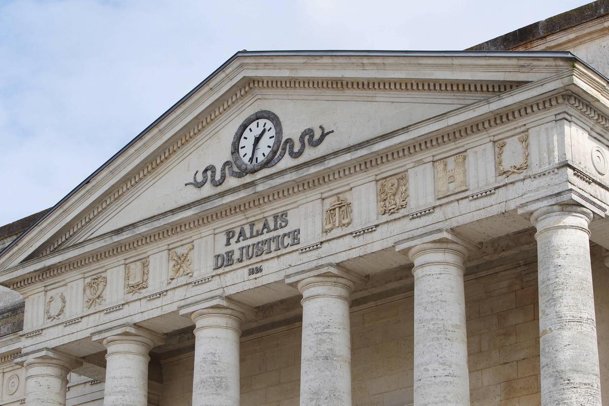 Le tribunal d’Angoulême, place Francis-Louvel. Dans cette sordide affaire de viols d’enfants, la justice et les forces de l’ordre ont été saisis par les militants du collectif Alertes pédo. Ces derniers sont connus pour avoir révélé les soupçons d’abus sexuels à la maternité de Montreuil, début août.