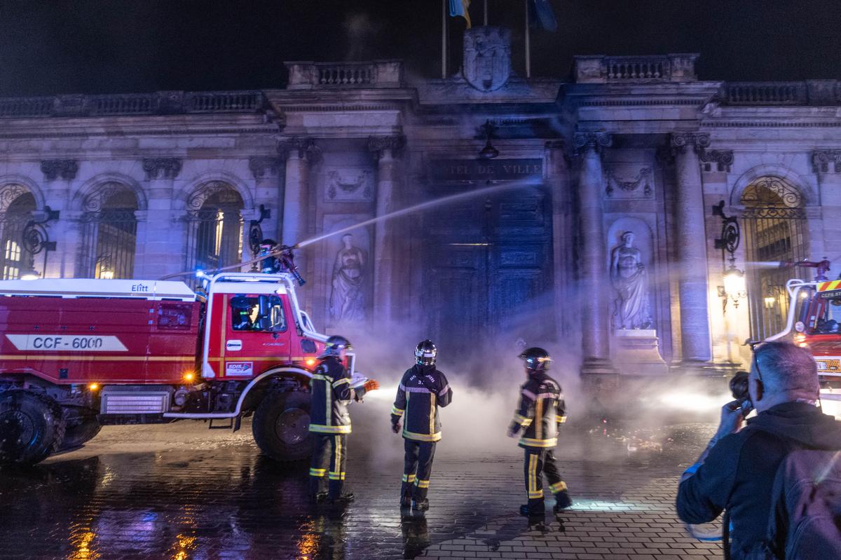 la nouvelle porte de l’hôtel de ville sera installée le 10 décembre