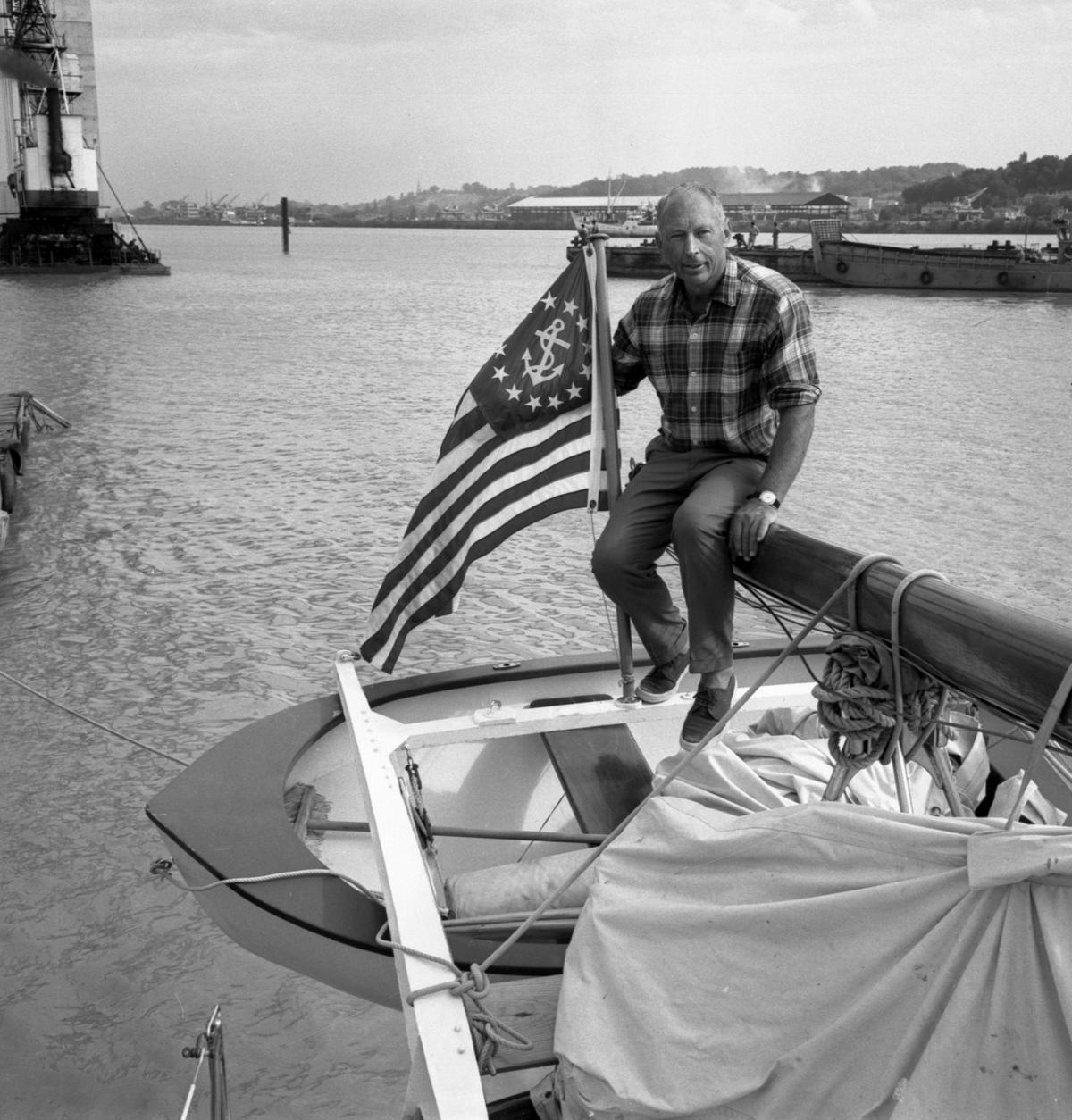 Irving Johnson, le 26 septembre 1967, à bord du « Yankee » amarré à Bordeaux. 