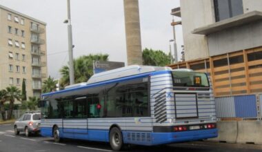 un bus TaM arrache tout le côté d'une voiture, la vidéo devient virale sur TikTok