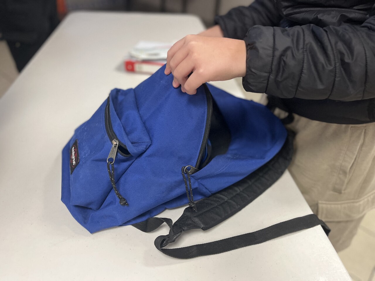 pourquoi les contrôles des sacs d’élèves vont doubler dans les collèges ?
