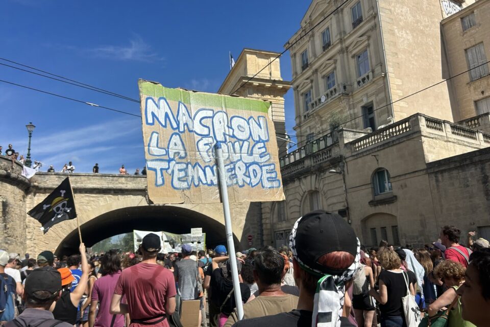Des messages injurieux en faveur du président de la République affluent dans les rues de Montpellier