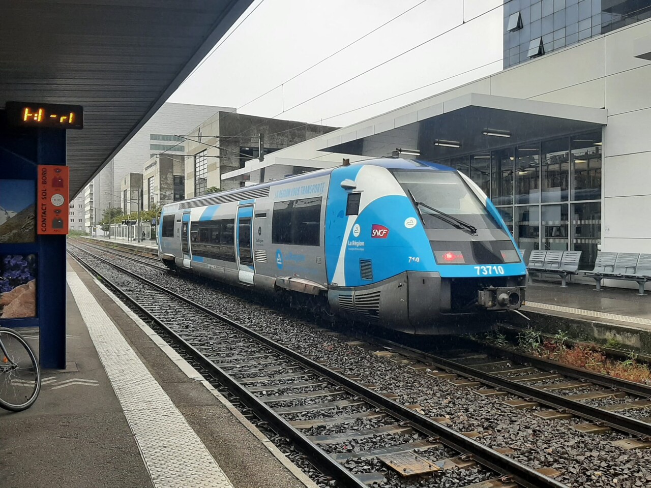 la ligne Lyon-Grenoble stoppée en urgence