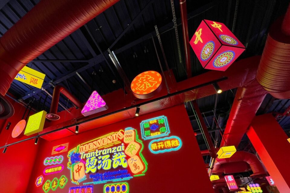 Le restaurant plonge les clients dans l'ambiance des années 1930 à Shanghai.