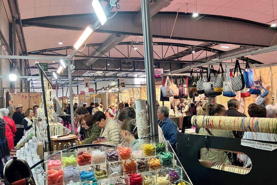 Scrapbooking, couture, broderie, perles, patchwork, outillage, tricot, crochet... Le salon Creativa de Rouen attire les passionnés du "faire soi-même"