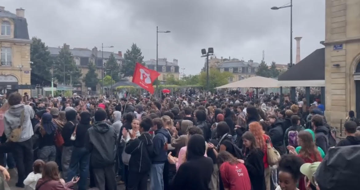 À Bordeaux, la police réprime l'AG inter-facultés réunissant plus de 1 500 étudiants