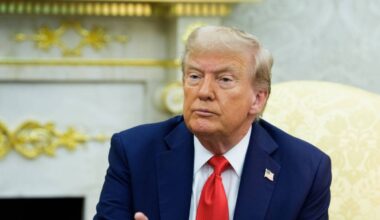 Guerre en Ukraine : pris entre la Russie et l'Europe, Donald Trump temporise